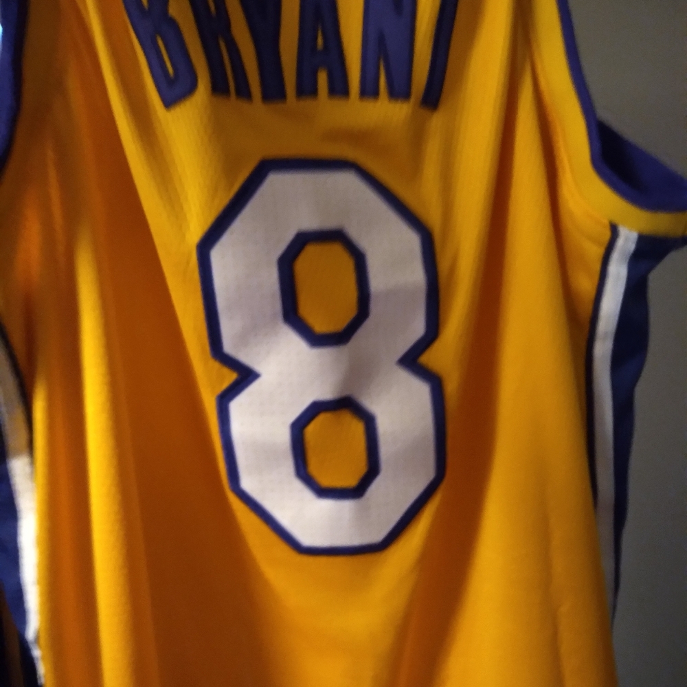 Kobe Bryant lakers jersey Size XL